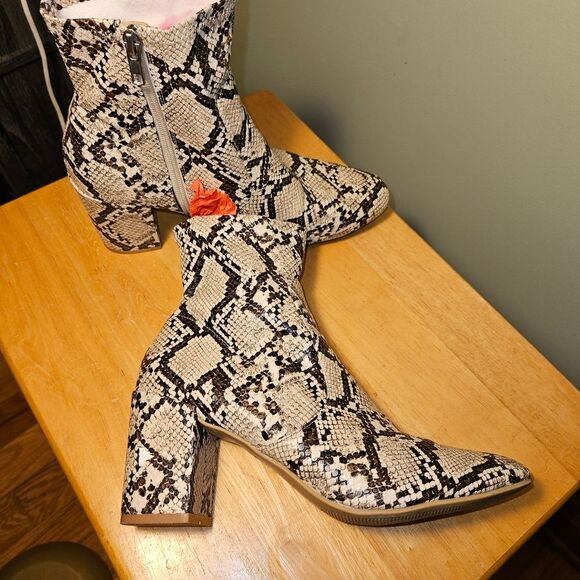Women’s Snakeskin Western Ankle Booties – Stylish Cowgirl Print Boots 9.5 - Picture 3 of 7